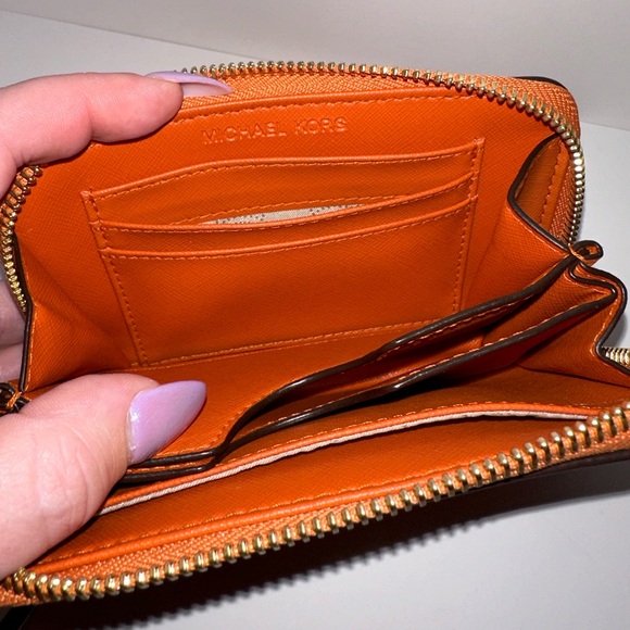 Michael Kors EUC Orange Saffiano Leather Jet Set Wallet with Wrist Strap - Picture 11 of 15